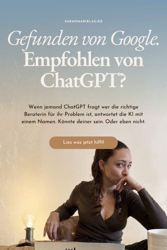 ChatGPT Chatfenster auf Smartphone, Text: Deine Website wird von Google gefunden, aber von ChatGPT empfohlen?