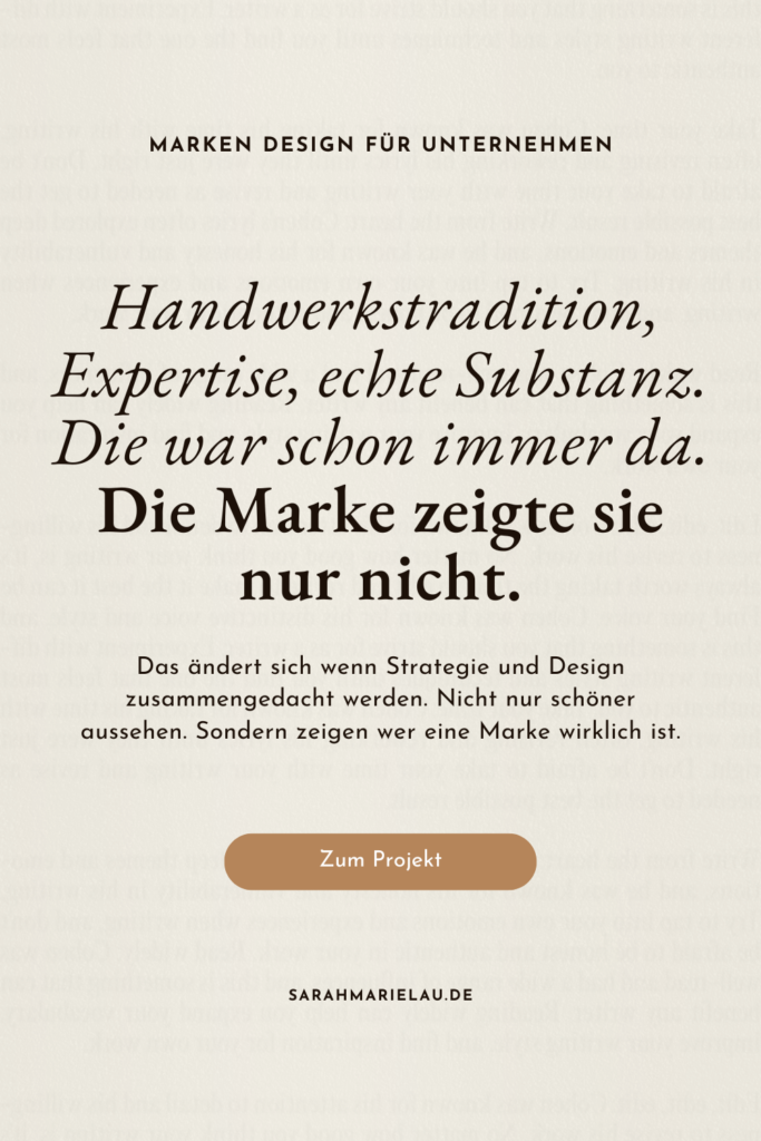 Notizbuch mit Markennotizen, Text: Erst die Strategie. Dann das Design.