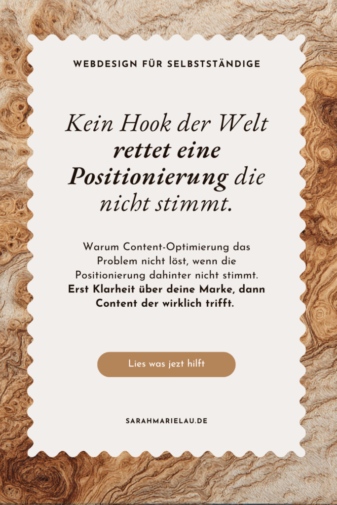 Laptop mit leerem Instagram-Entwurf, Text: Erst Klarheit, dann Content